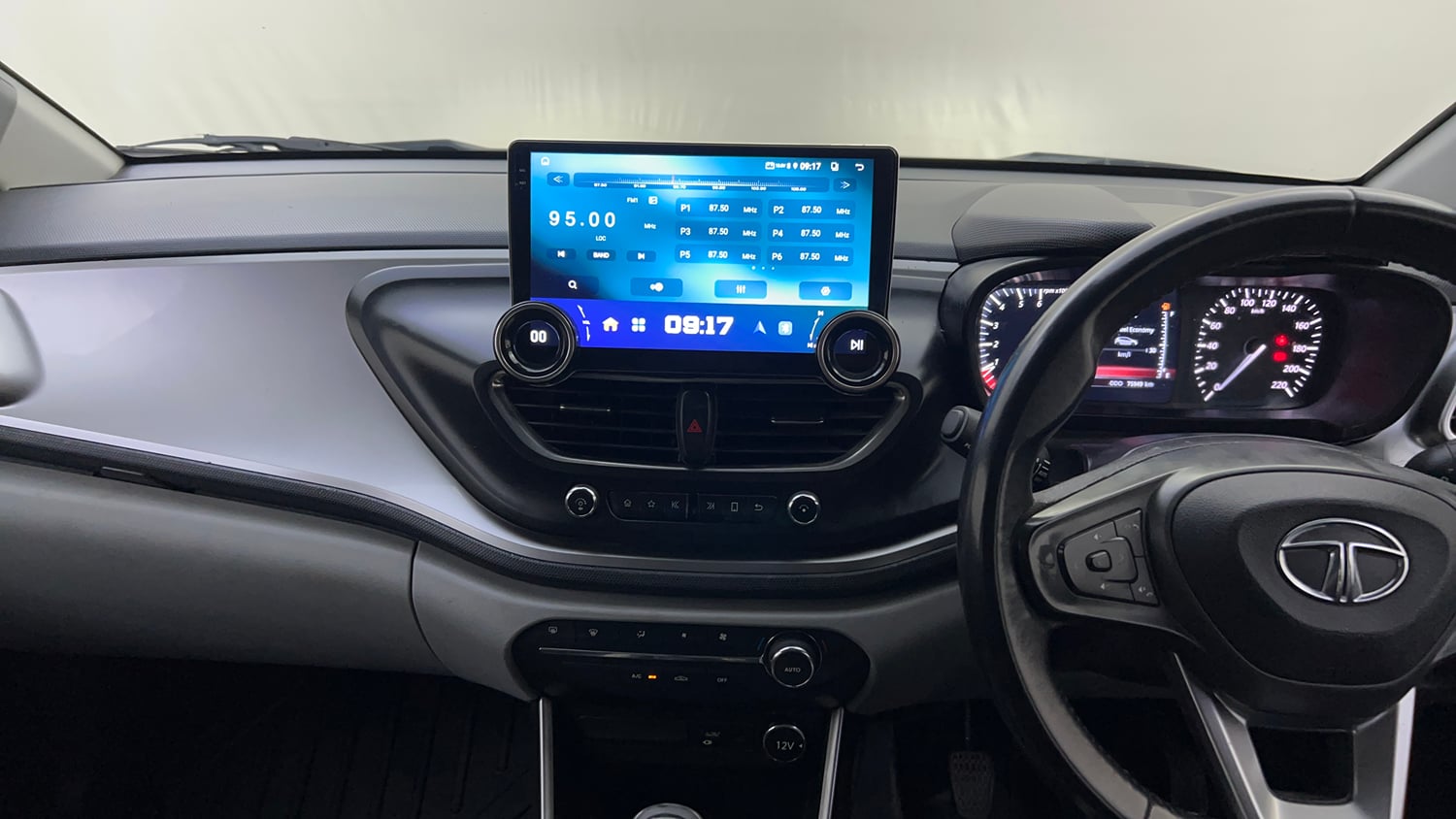 Used 2021 Tata Altroz XZ Diesel Diesel Manual interior MUSIC SYSTEM & AC CONTROL VIEW