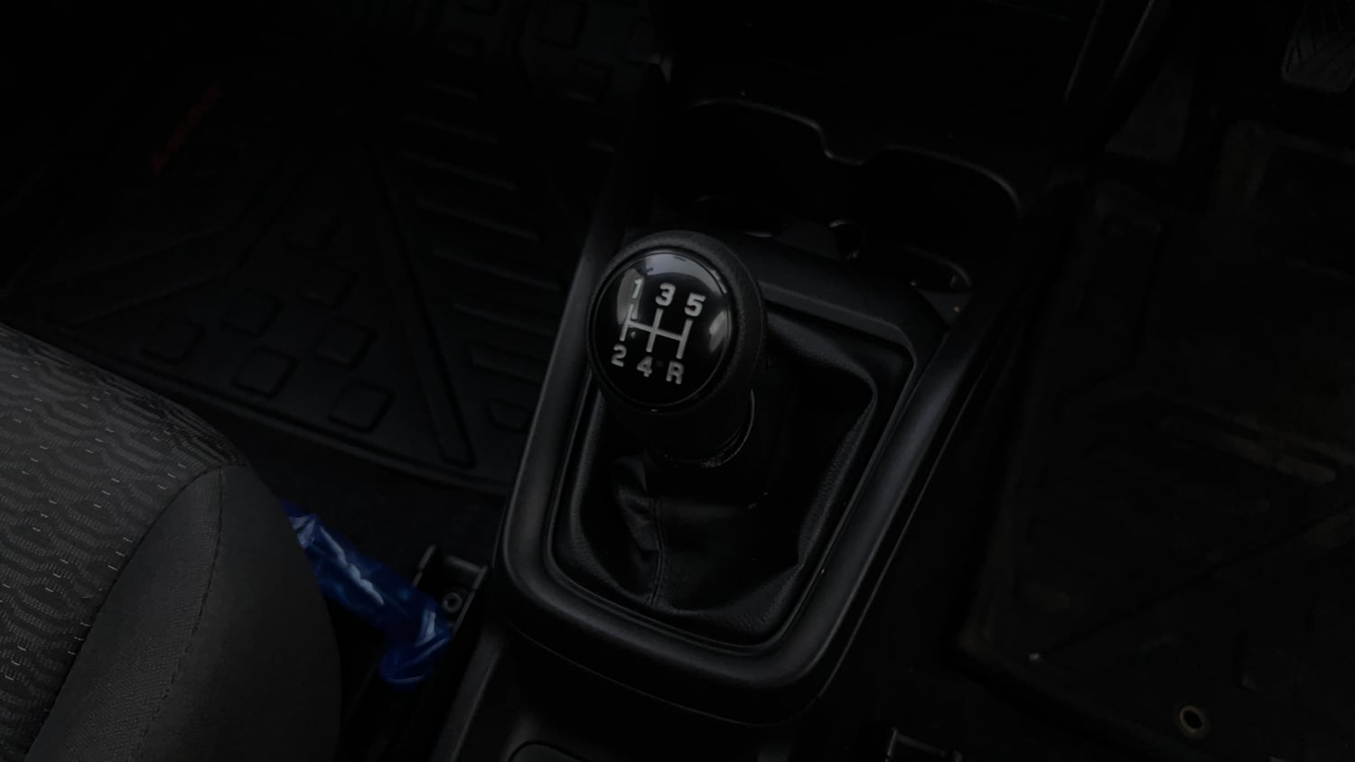 Used 2026 Maruti Suzuki Swift VXi (O) Petrol Manual interior GEAR  KNOB VIEW