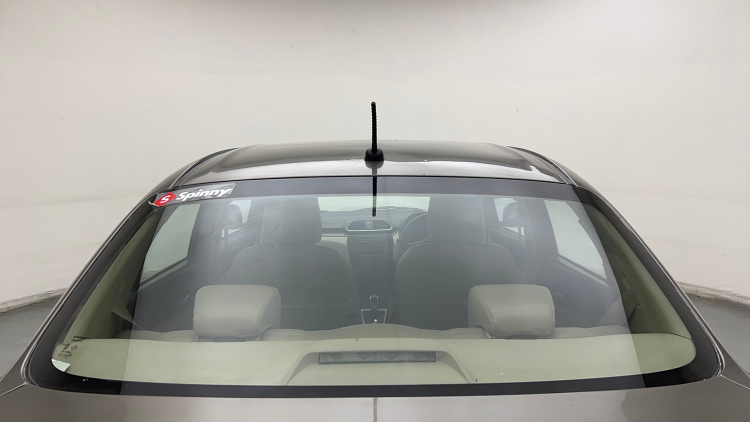 Used 2018 Maruti Suzuki Dzire VXi AMT Petrol Automatic exterior BACK WINDSHIELD VIEW
