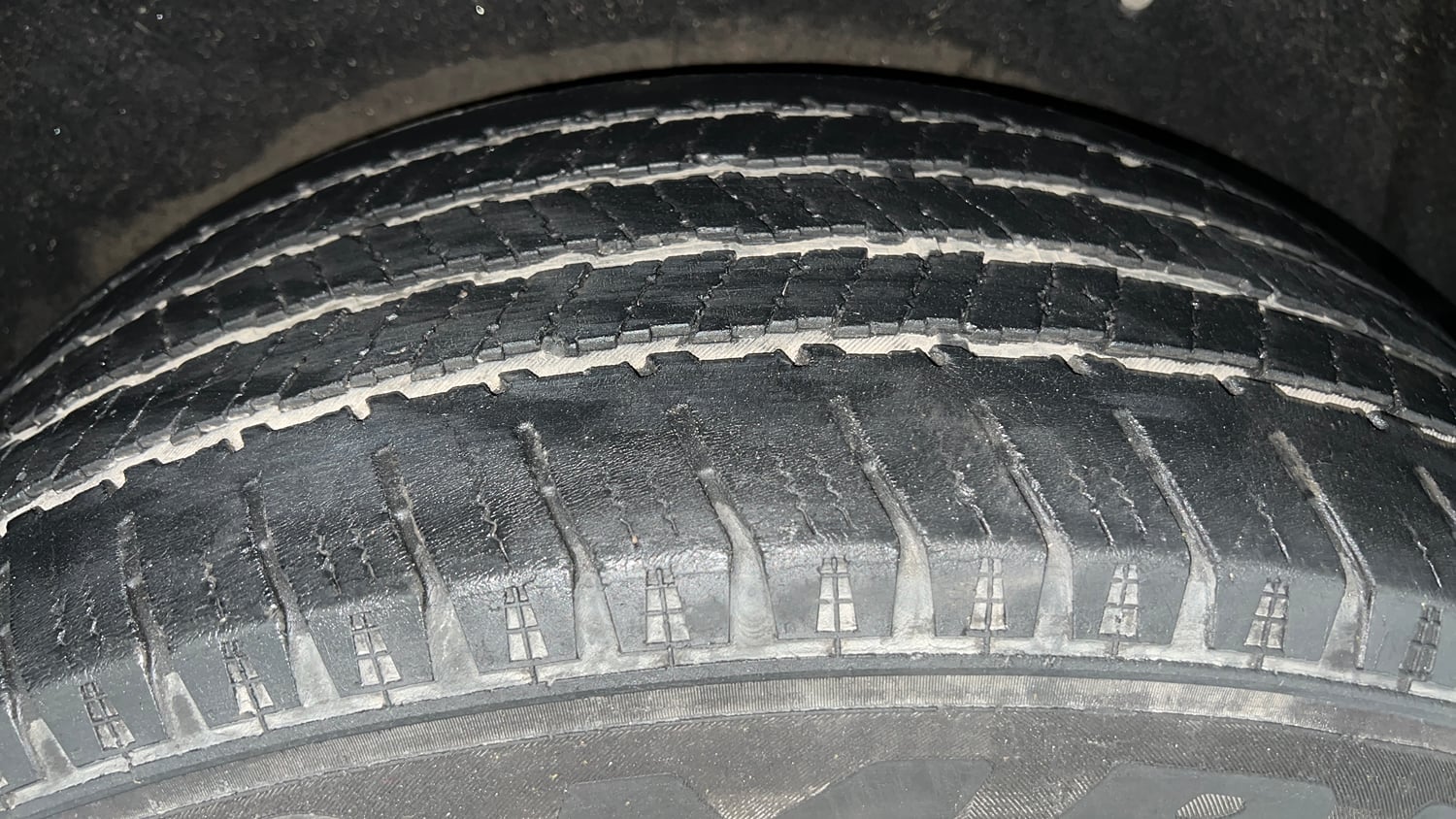 Used 2022 Mahindra Scorpio N Z8 L Petrol AT 7 STR Petrol Automatic tyres LEFT REAR TYRE TREAD VIEW