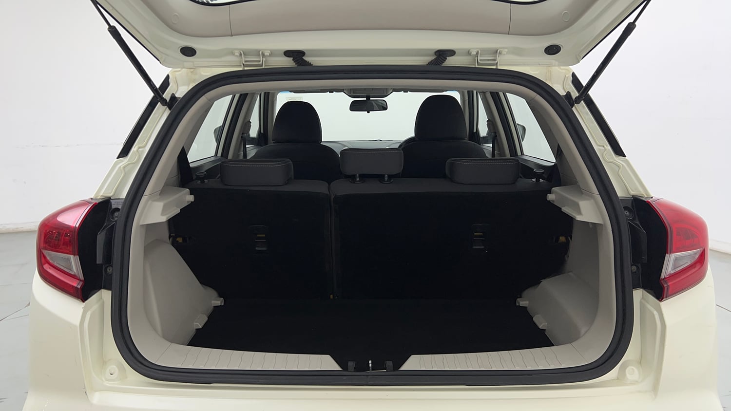 Used 2021 Mahindra XUV 300 W8 1.2 Petrol Petrol Manual interior DICKY INSIDE VIEW