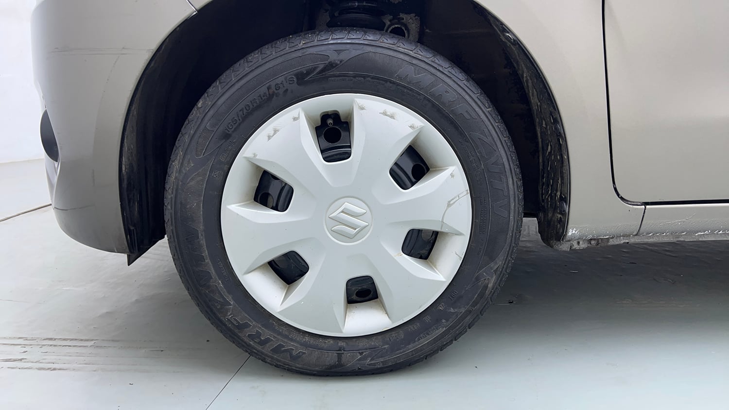 Used 2021 Maruti Suzuki Wagon R 1.0 VXi (O) 1.0 Petrol Manual tyres LEFT FRONT TYRE RIM VIEW