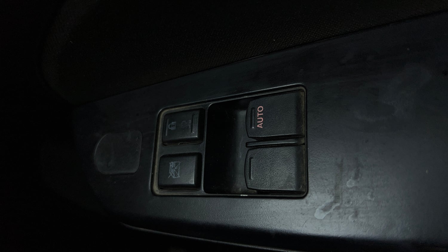 Used 2017 Maruti Suzuki Swift Lxi (O) Petrol Manual top_features Power windows