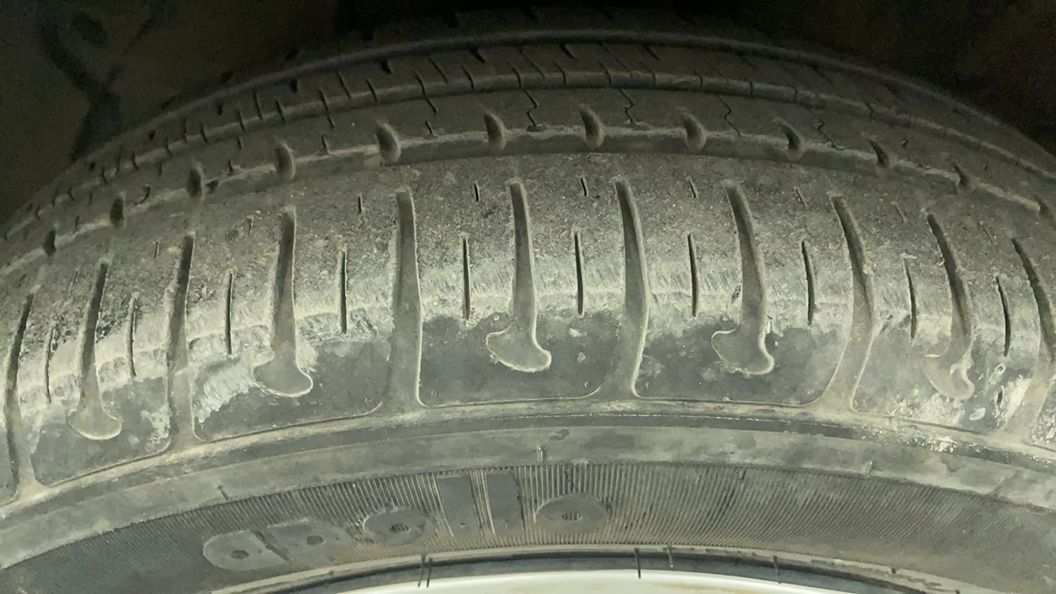 Used 2016 Hyundai Grand i10 Magna AT 1.2 Kappa VTVT Petrol Automatic tyres LEFT FRONT TYRE TREAD VIEW