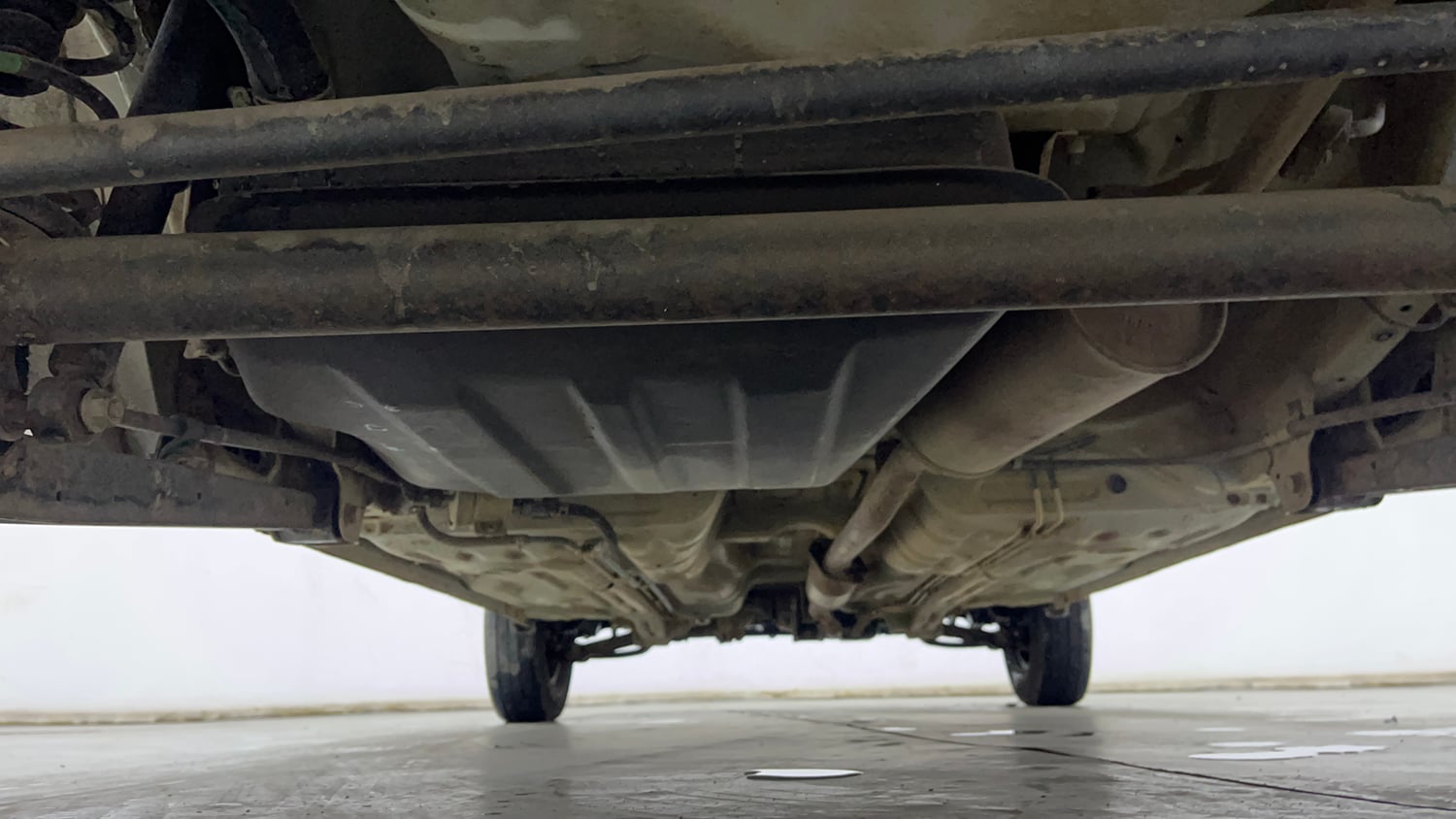 Used 2017 Maruti Suzuki Alto 800 VXi (O) Petrol Manual extra REAR UNDERBODY VIEW (TAKEN FROM REAR)