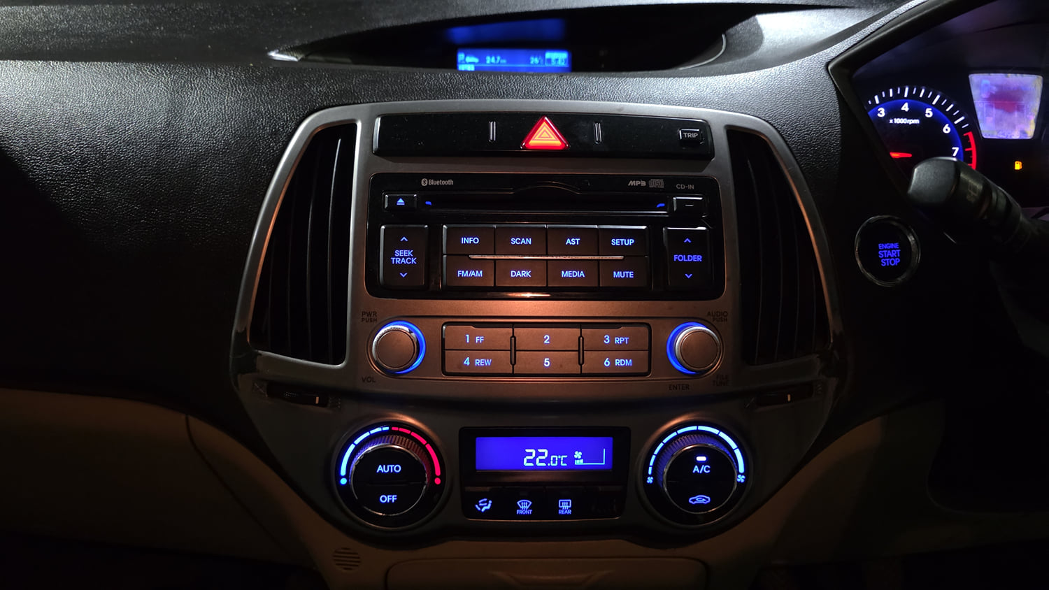Used 2013 Hyundai i20 Asta 1.2 Petrol Manual interior MUSIC SYSTEM & AC CONTROL VIEW
