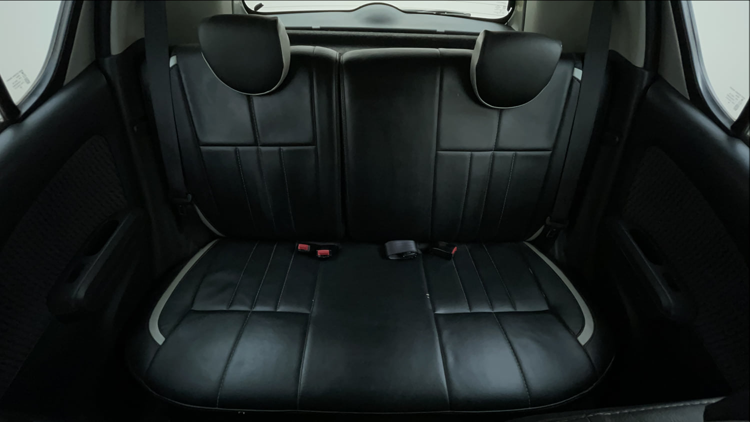 Used 2015 Maruti Suzuki Ritz Zxi BS-IV Petrol Manual interior REAR SEAT CONDITION VIEW