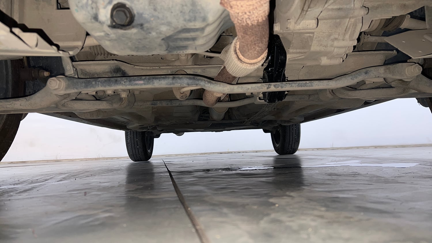 Used 2020 Tata Tiago Revotron XZ Plus Petrol Manual extra FRONT LEFT UNDERBODY VIEW