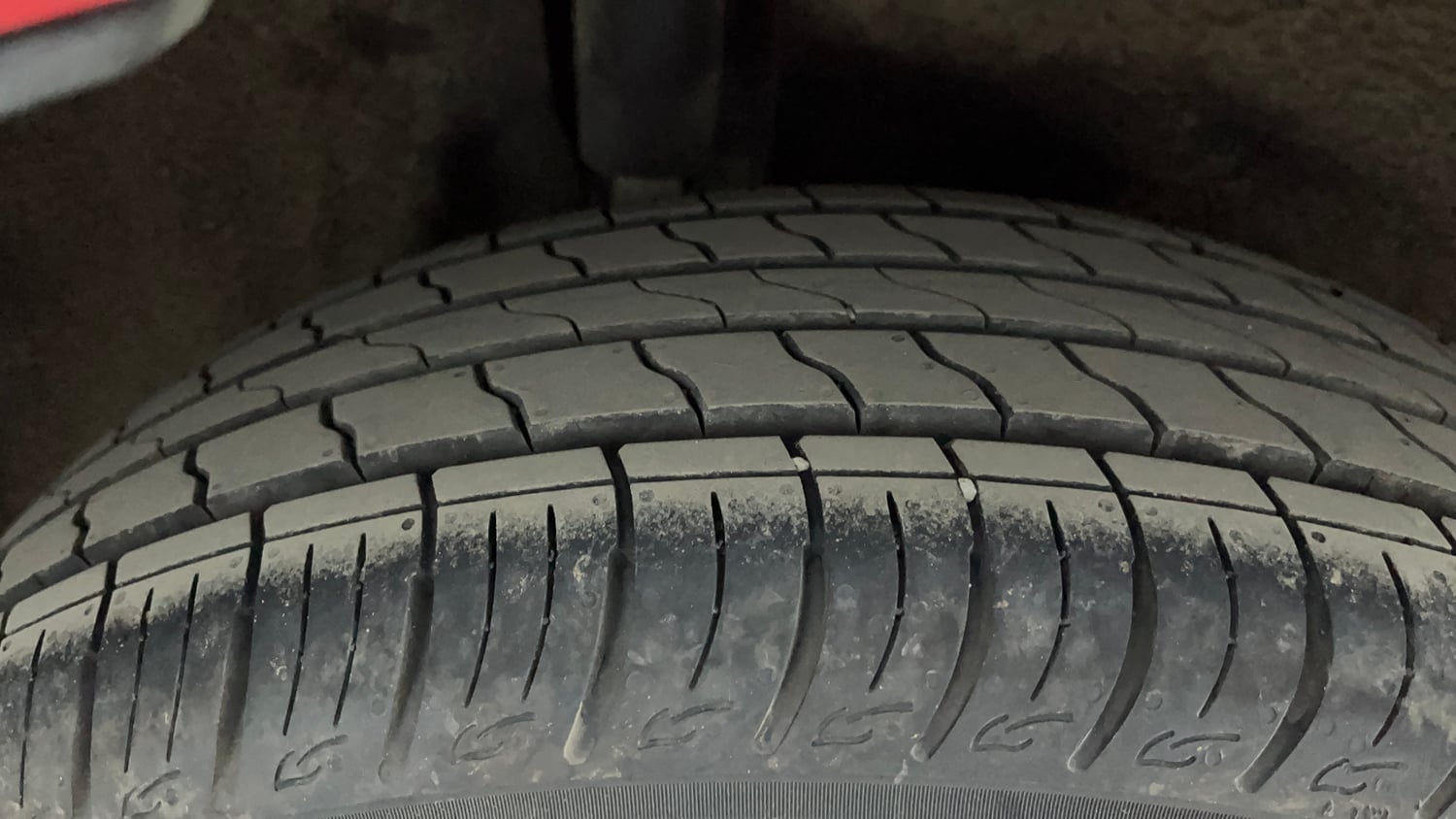 Used 2019 Ford EcoSport Titanium 1.5L Ti-VCT Petrol Manual tyres RIGHT REAR TYRE TREAD VIEW