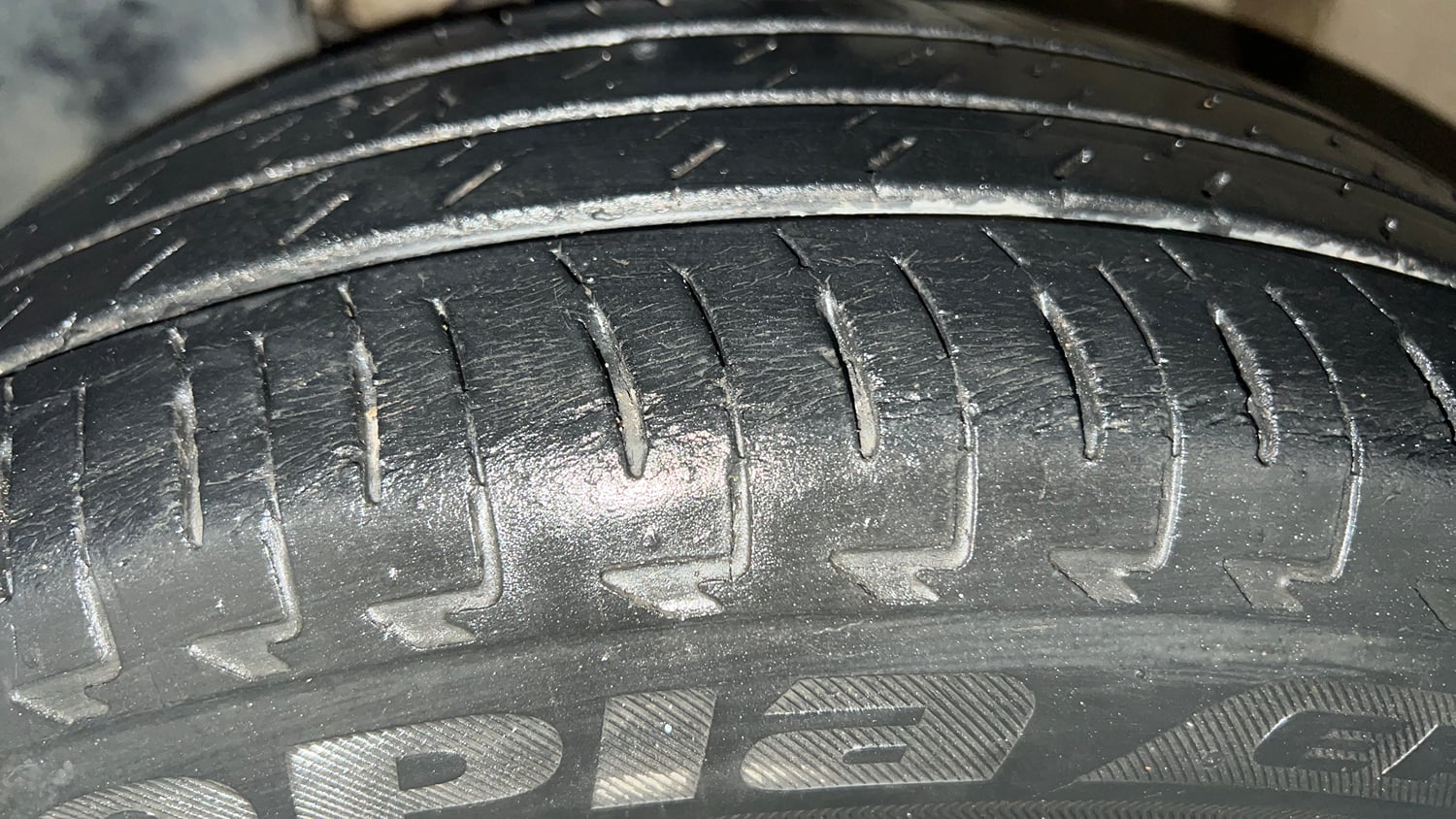 Used 2023 Maruti Suzuki Ignis Zeta 1.2 MT Petrol Manual tyres LEFT FRONT TYRE TREAD VIEW