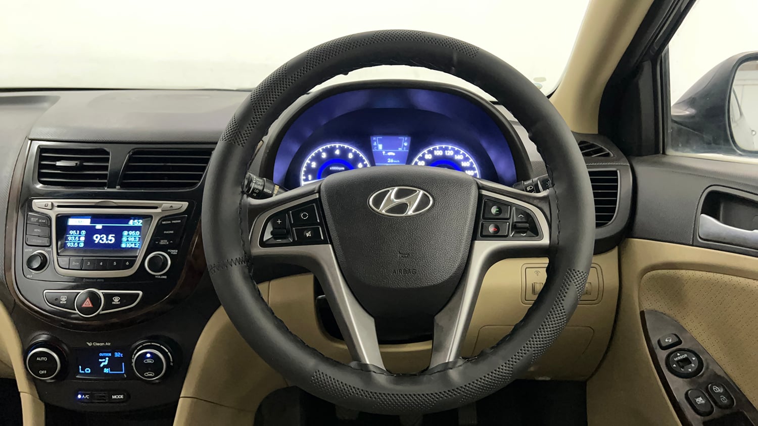 Used 2015 Hyundai Fluidic Verna 4S 1.6 VTVT SX Petrol Manual interior STEERING VIEW