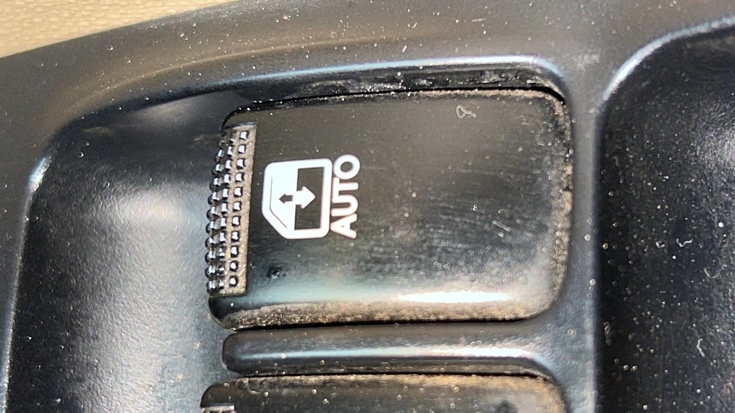 Used 2013 Hyundai i10 Magna 1.2 Kappa2 Petrol Manual top_features Rear power window