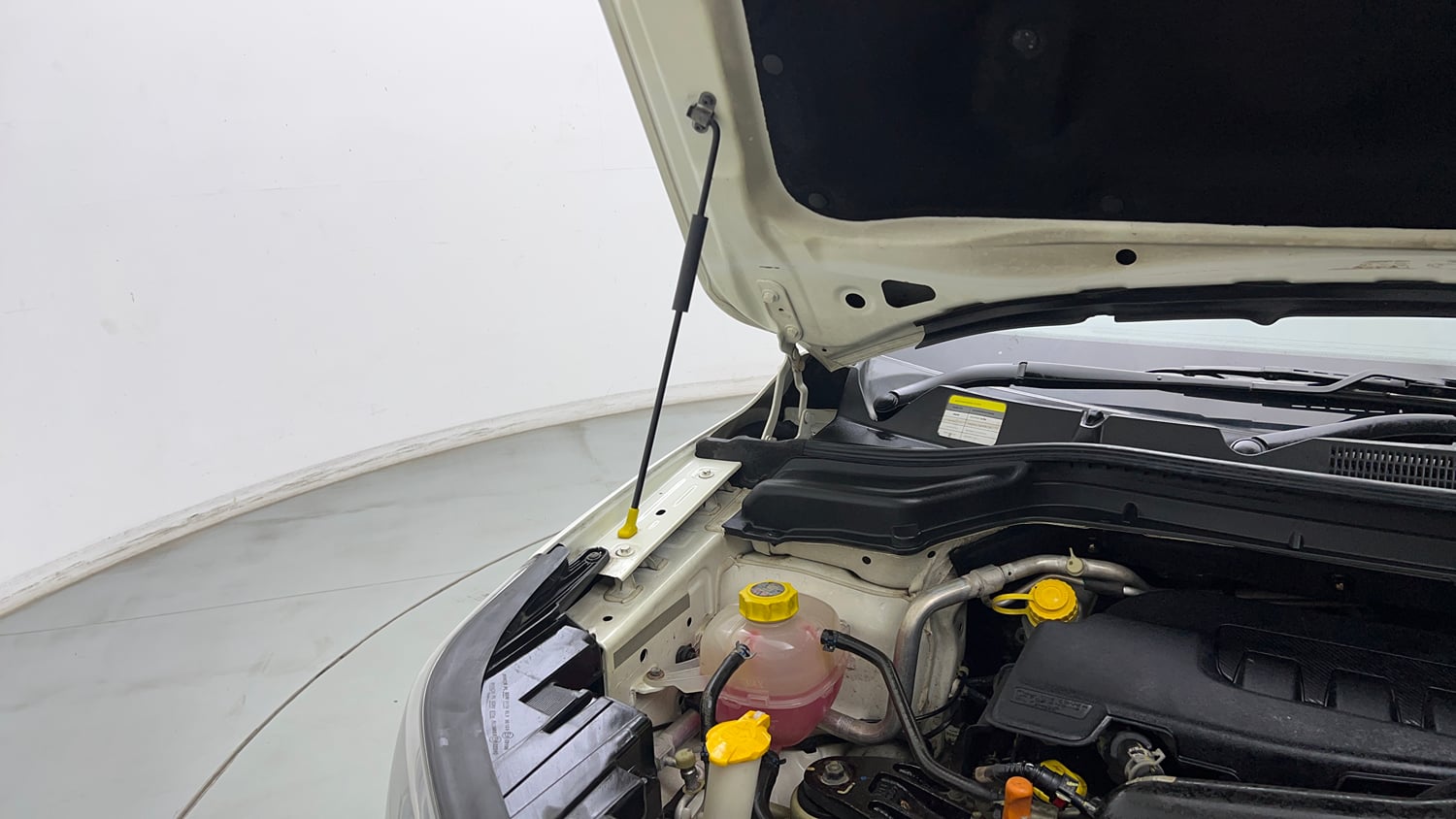 Used 2021 Mahindra XUV 300 W8 1.2 Petrol Petrol Manual engine ENGINE RIGHT SIDE HINGE & APRON VIEW