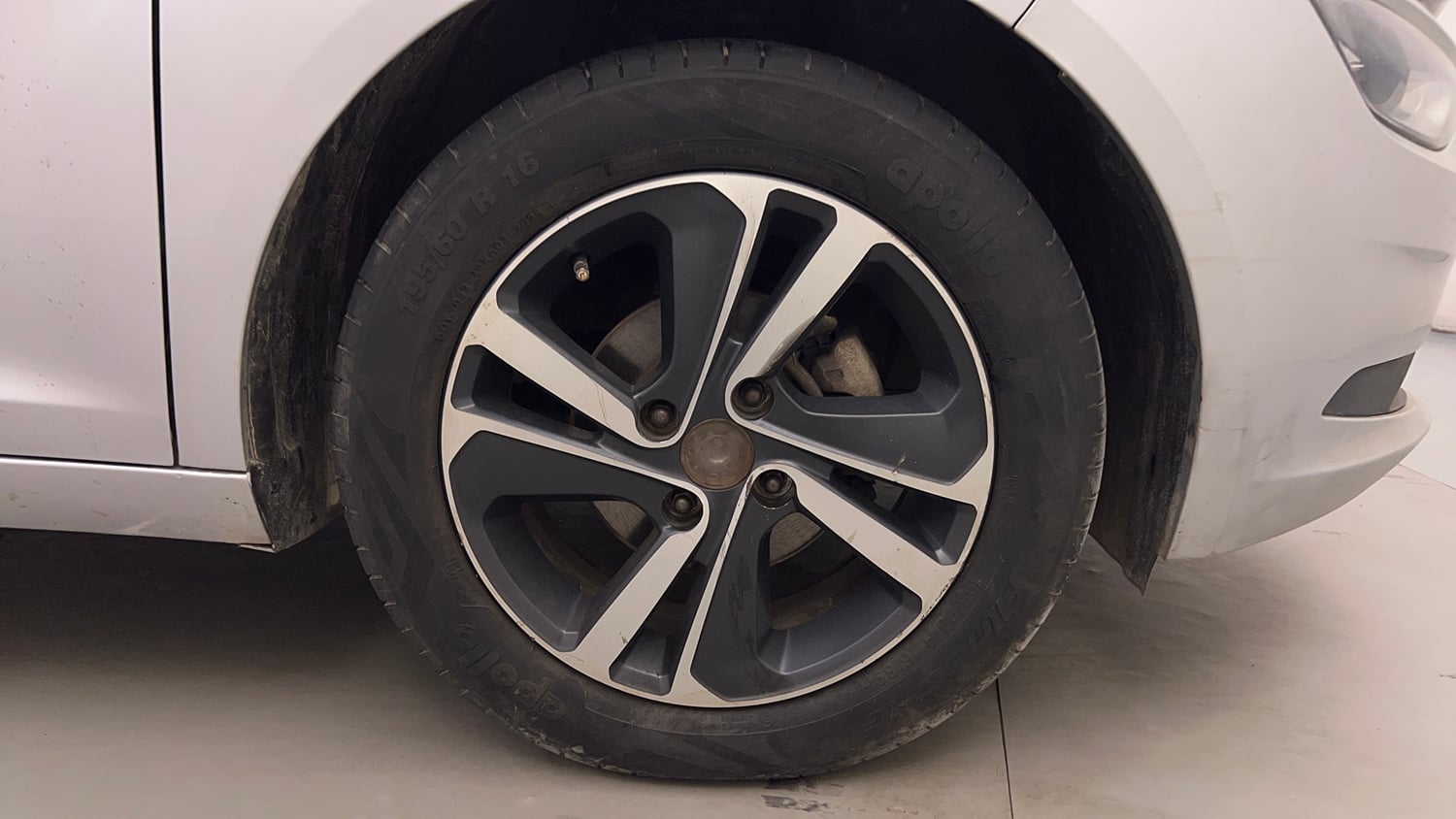 Used 2021 Tata Altroz XZ Diesel Diesel Manual tyres RIGHT FRONT TYRE RIM VIEW