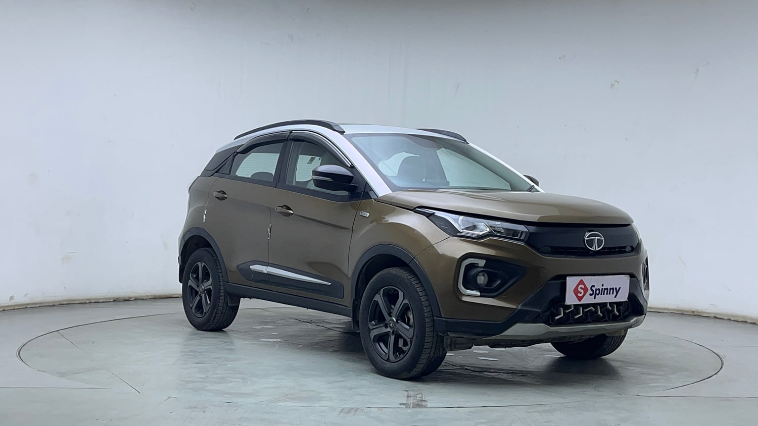 Used 2022 Tata Nexon XZA Plus (Premium) Diesel Jet Diesel Automatic exterior RIGHT FRONT CORNER VIEW