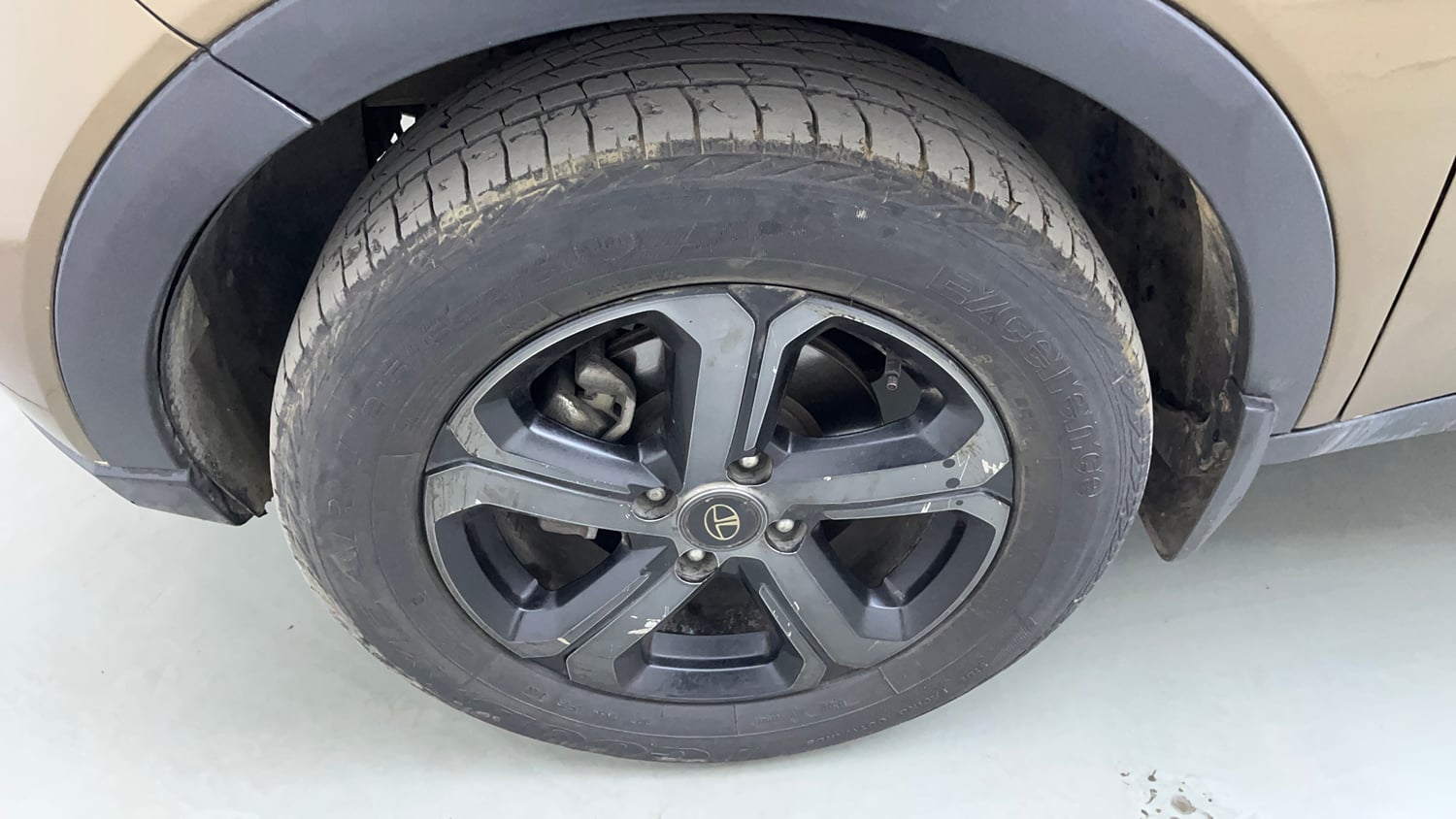 Used 2022 Tata Nexon XZA Plus (Premium) Diesel Jet Diesel Automatic tyres LEFT FRONT TYRE RIM VIEW