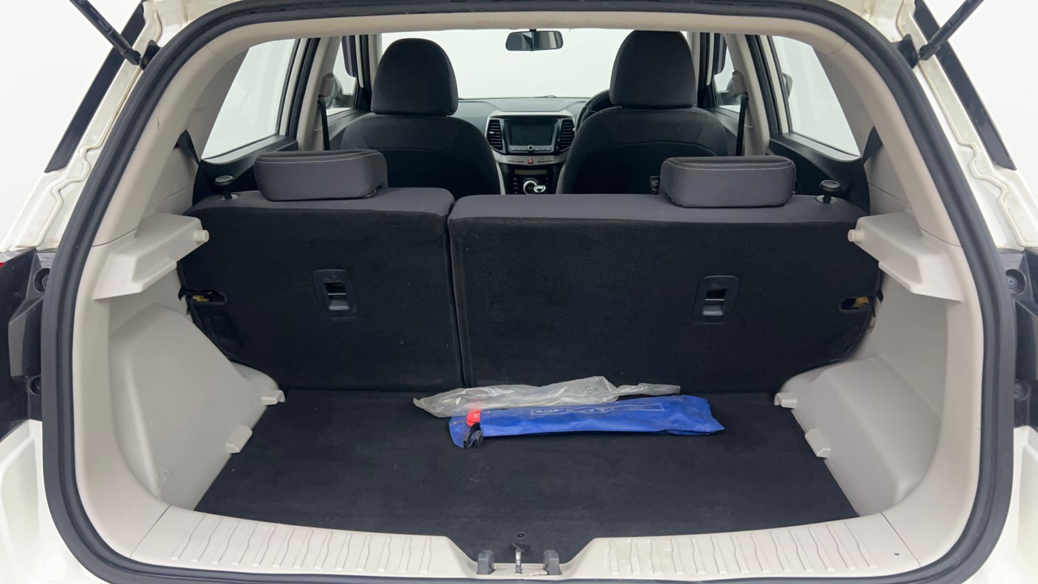 Used 2022 Mahindra XUV 300 W8 1.5 Diesel Diesel Manual interior DICKY INSIDE VIEW