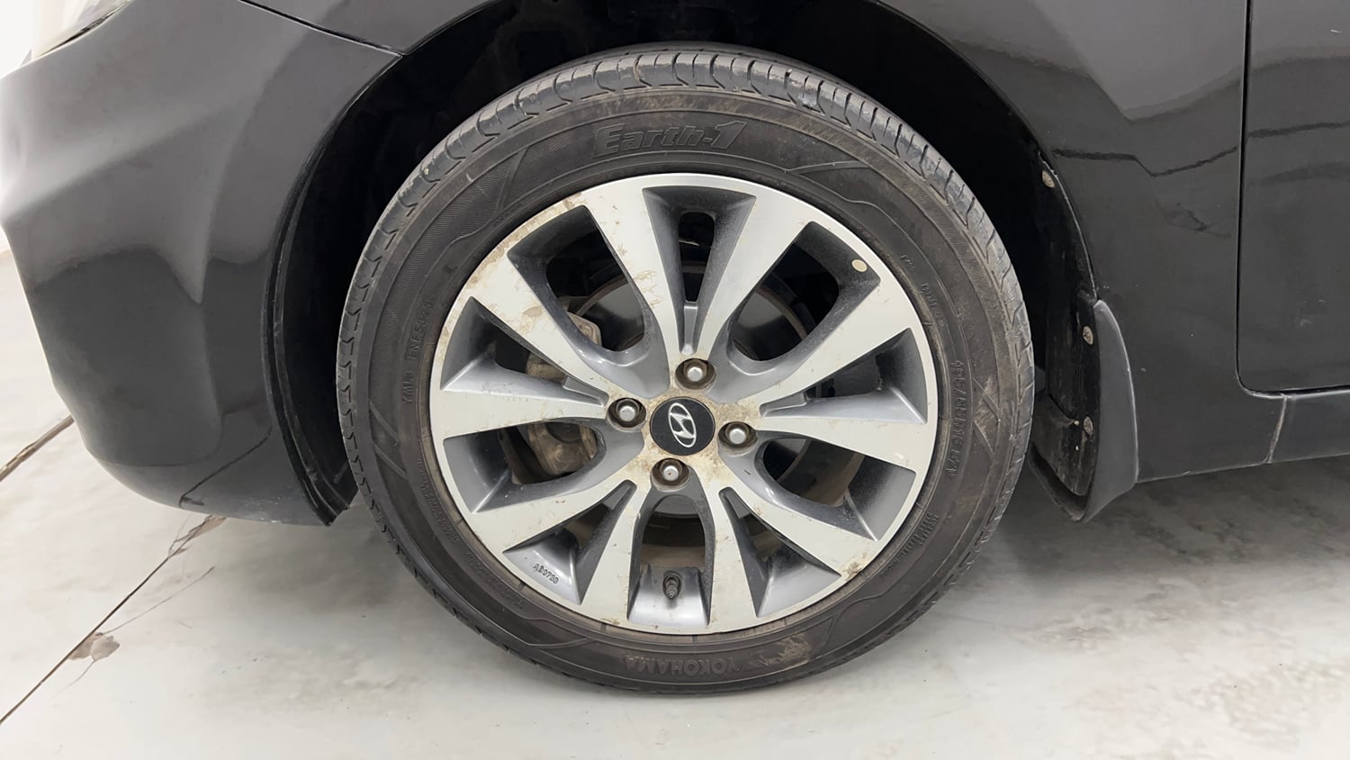 Used 2013 Hyundai Verna Fluidic 1.6 VTVT SX Petrol Manual tyres LEFT FRONT TYRE RIM VIEW