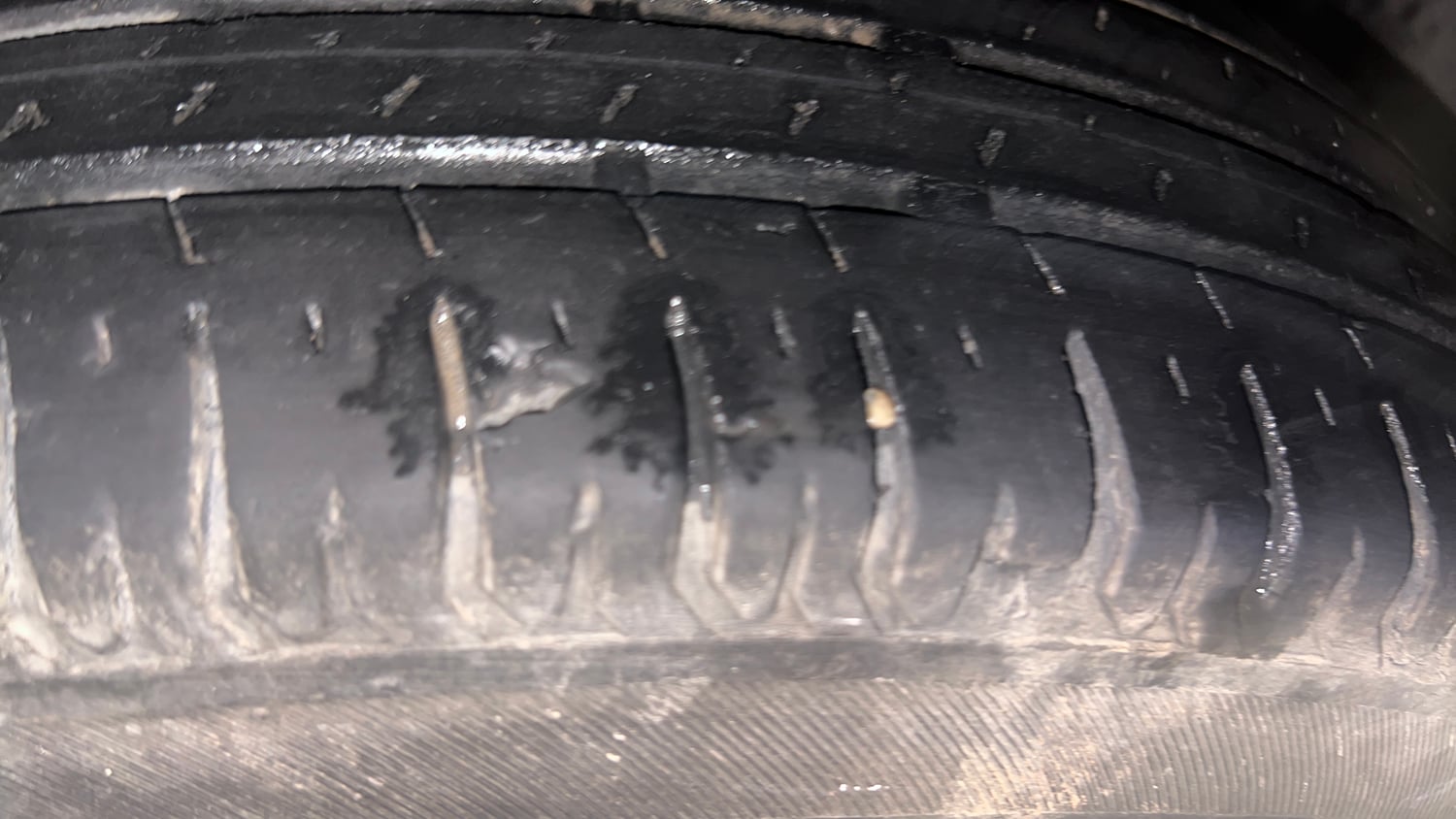 Used 2021 Maruti Suzuki Swift VXi AMT Petrol Automatic tyres LEFT REAR TYRE TREAD VIEW