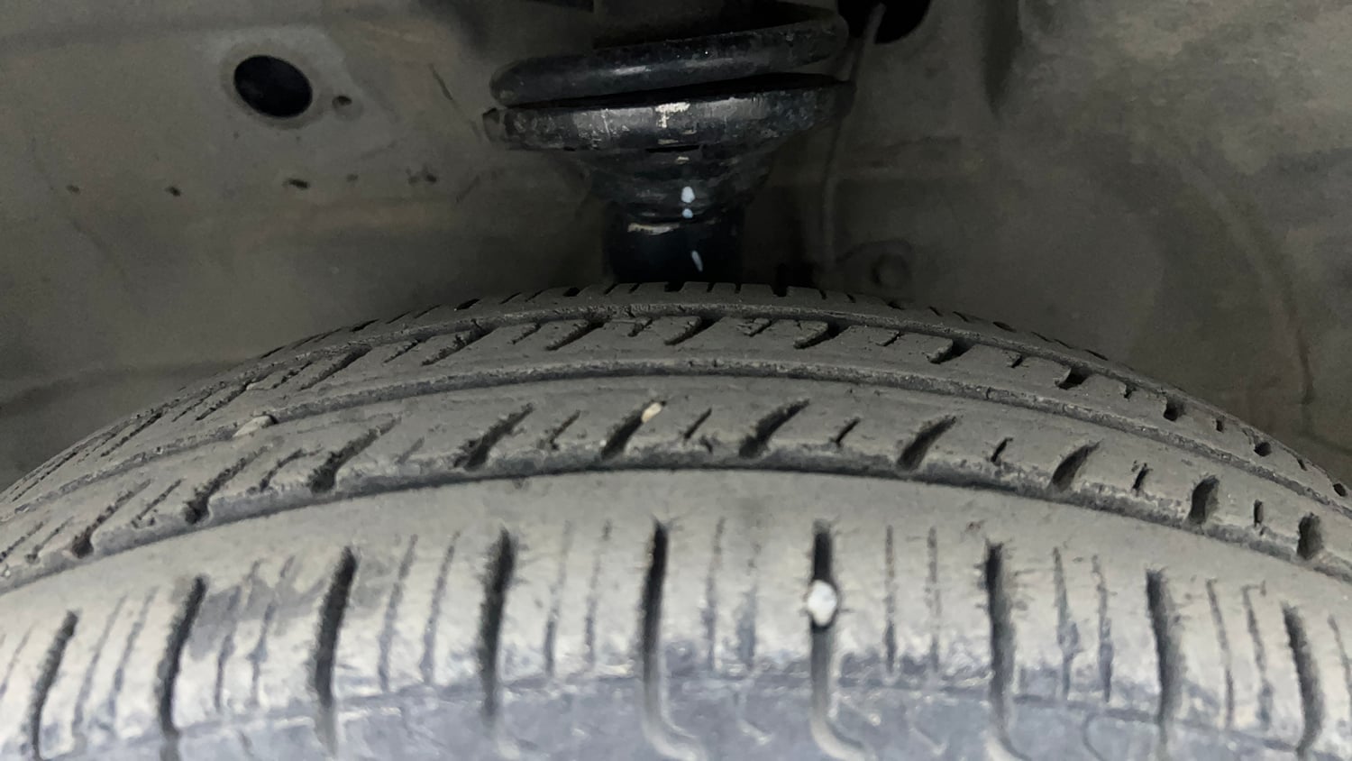 Used 2012 Maruti Suzuki Wagon R 1.0 LXi CNG Cng Manual tyres LEFT FRONT TYRE TREAD VIEW