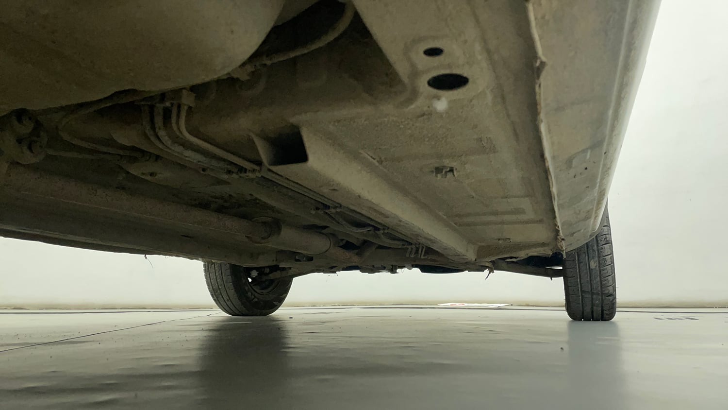Used 2016 Renault Kwid RXT Petrol Manual extra REAR RIGHT UNDERBODY VIEW