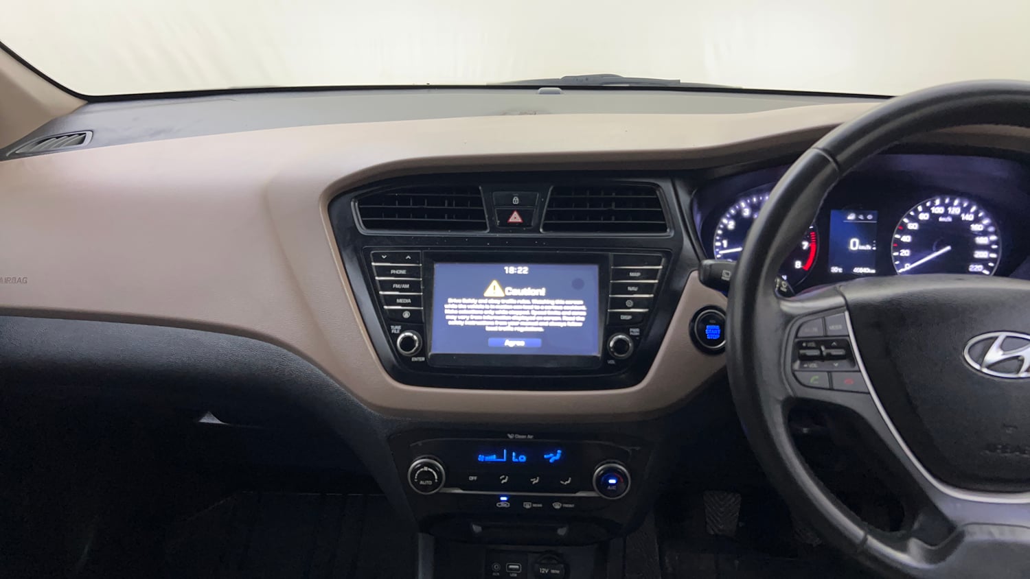 Used 2017 Hyundai Elite i20 Asta 1.2 (O) Petrol Manual interior MUSIC SYSTEM & AC CONTROL VIEW