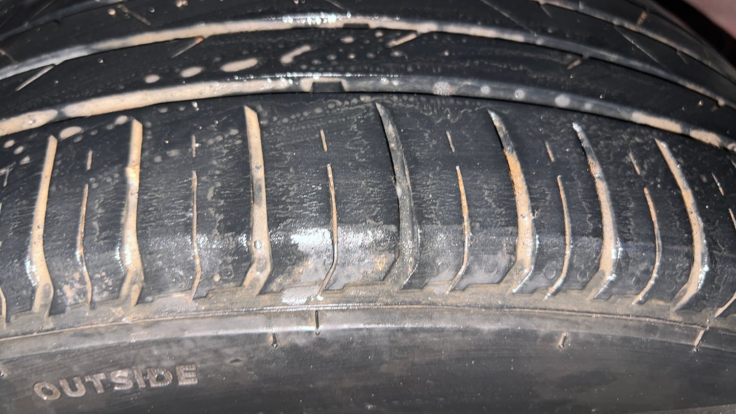 Used 2023 Hyundai Venue SX (O) 1.0 Turbo DCT Petrol Automatic tyres LEFT REAR TYRE TREAD VIEW