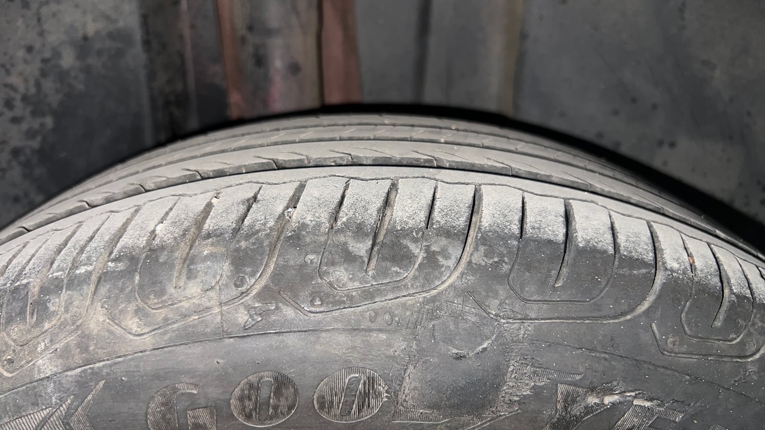 Used 2022 Volkswagen Virtus GT Plus 1.5 TSI EVO DSG Petrol Automatic tyres RIGHT REAR TYRE TREAD VIEW