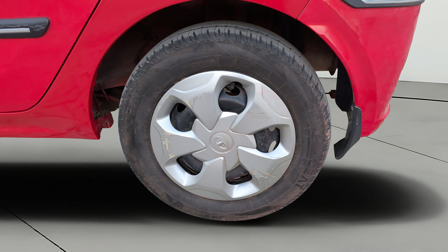 Used 2021 Tata Tiago XT Petrol Manual tyres LEFT REAR TYRE RIM VIEW