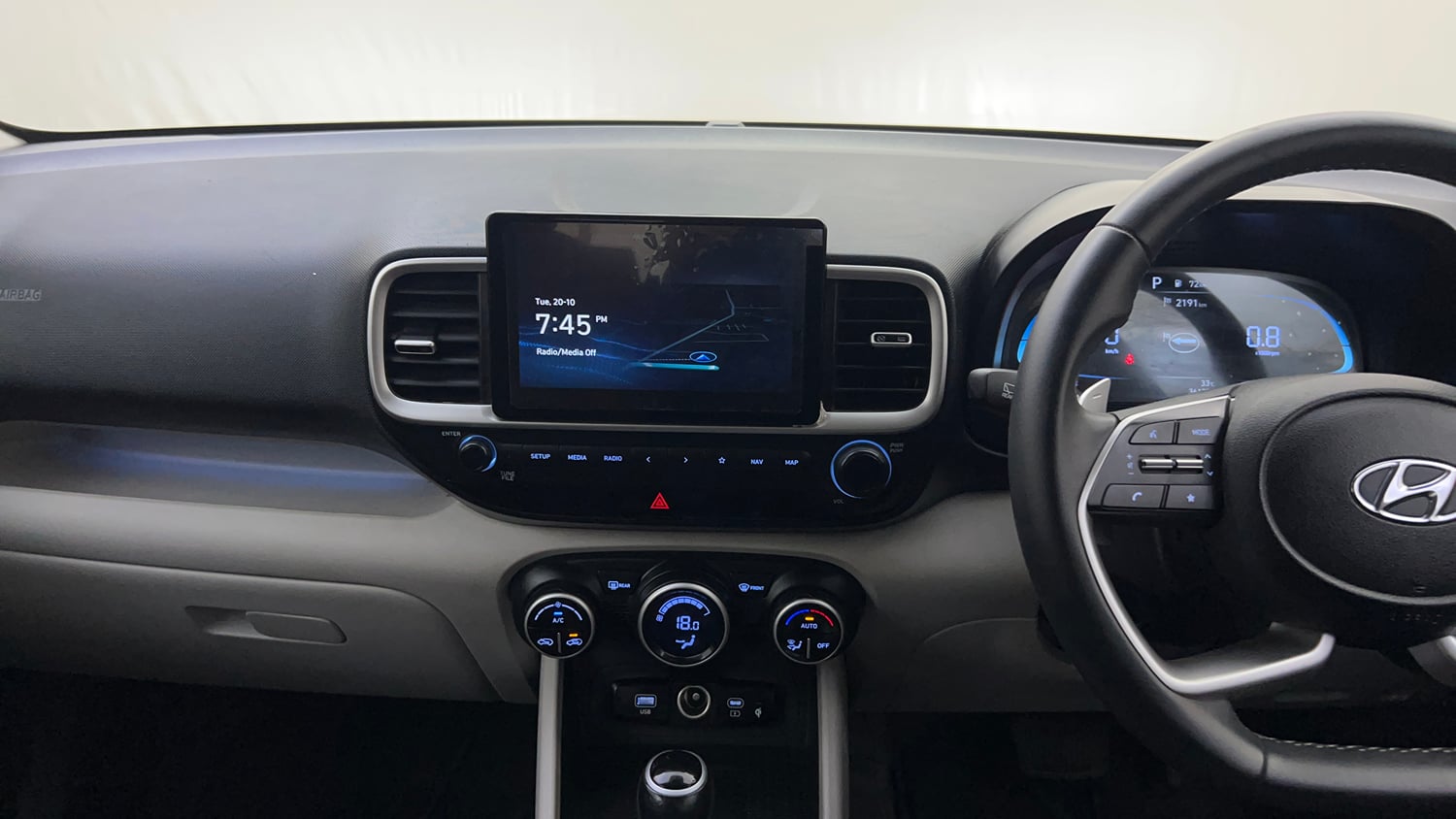 Used 2023 Hyundai Venue SX (O) 1.0 Turbo DCT Petrol Automatic interior MUSIC SYSTEM & AC CONTROL VIEW