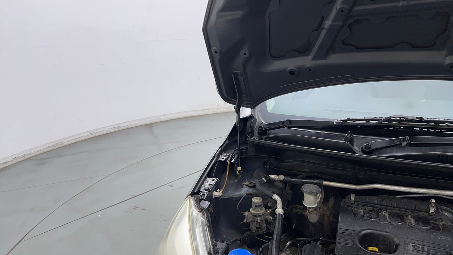 Used 2018 Maruti Suzuki Celerio VXi CNG Cng Manual engine ENGINE RIGHT SIDE HINGE & APRON VIEW