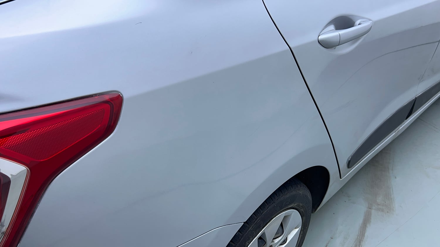Used 2015 Hyundai Xcent S 1.2 Petrol Manual dents MINOR SCRATCH
