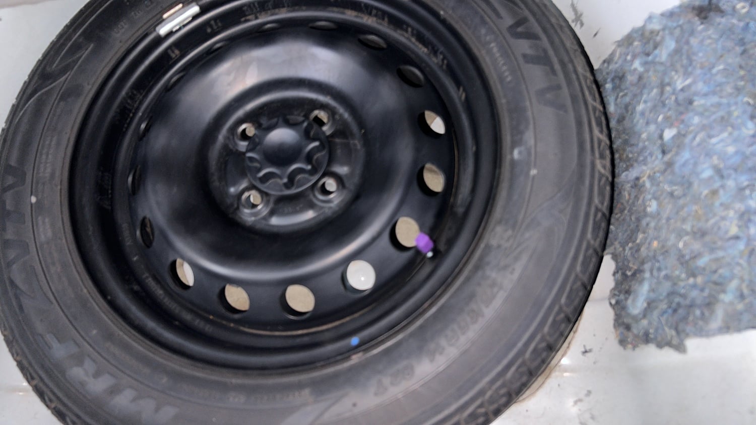 Used 2013 Toyota Etios Liva G Petrol Manual tyres SPARE TYRE VIEW
