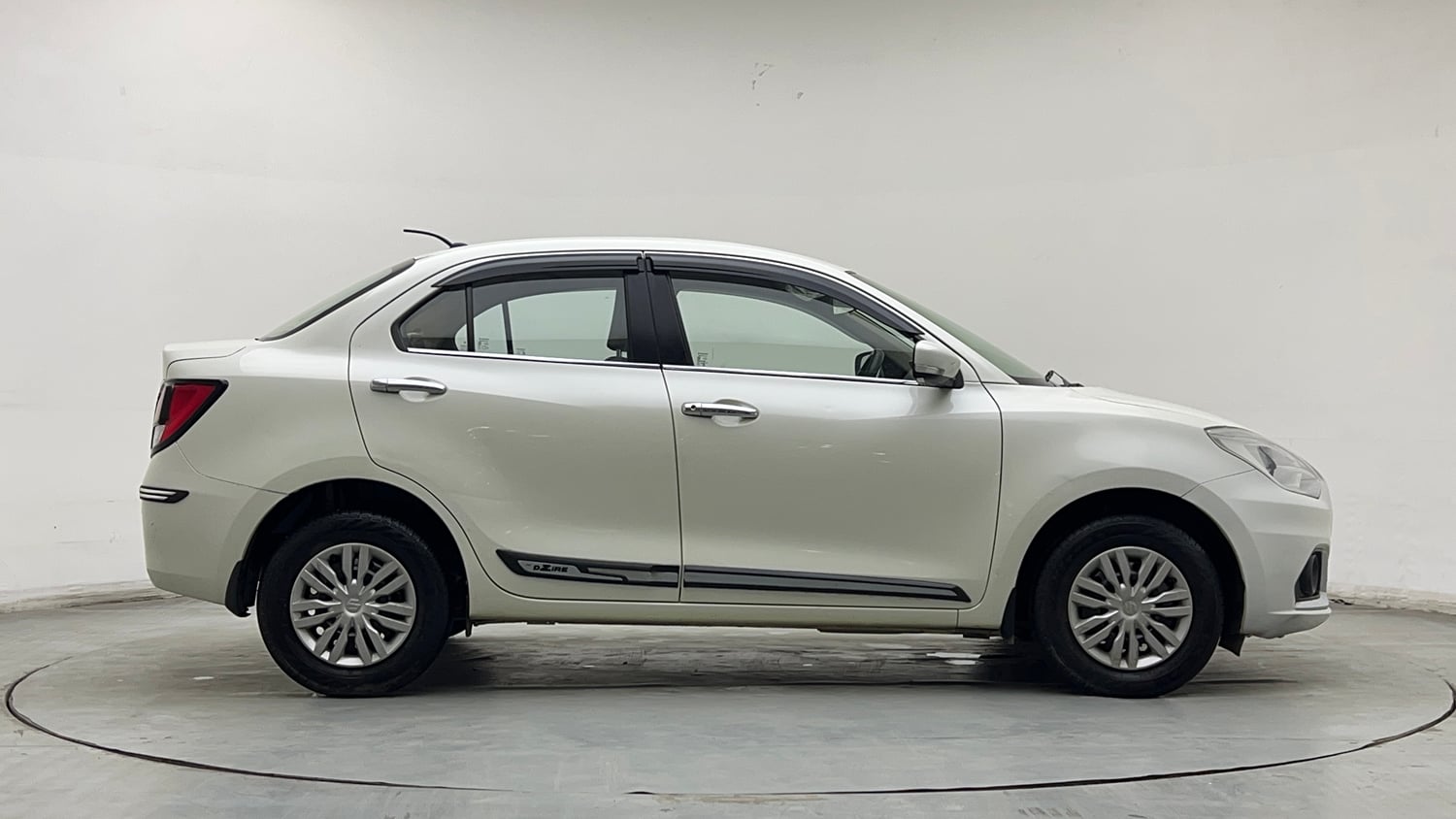 Used 2021 Maruti Suzuki Dzire VXi Petrol Manual exterior RIGHT SIDE VIEW