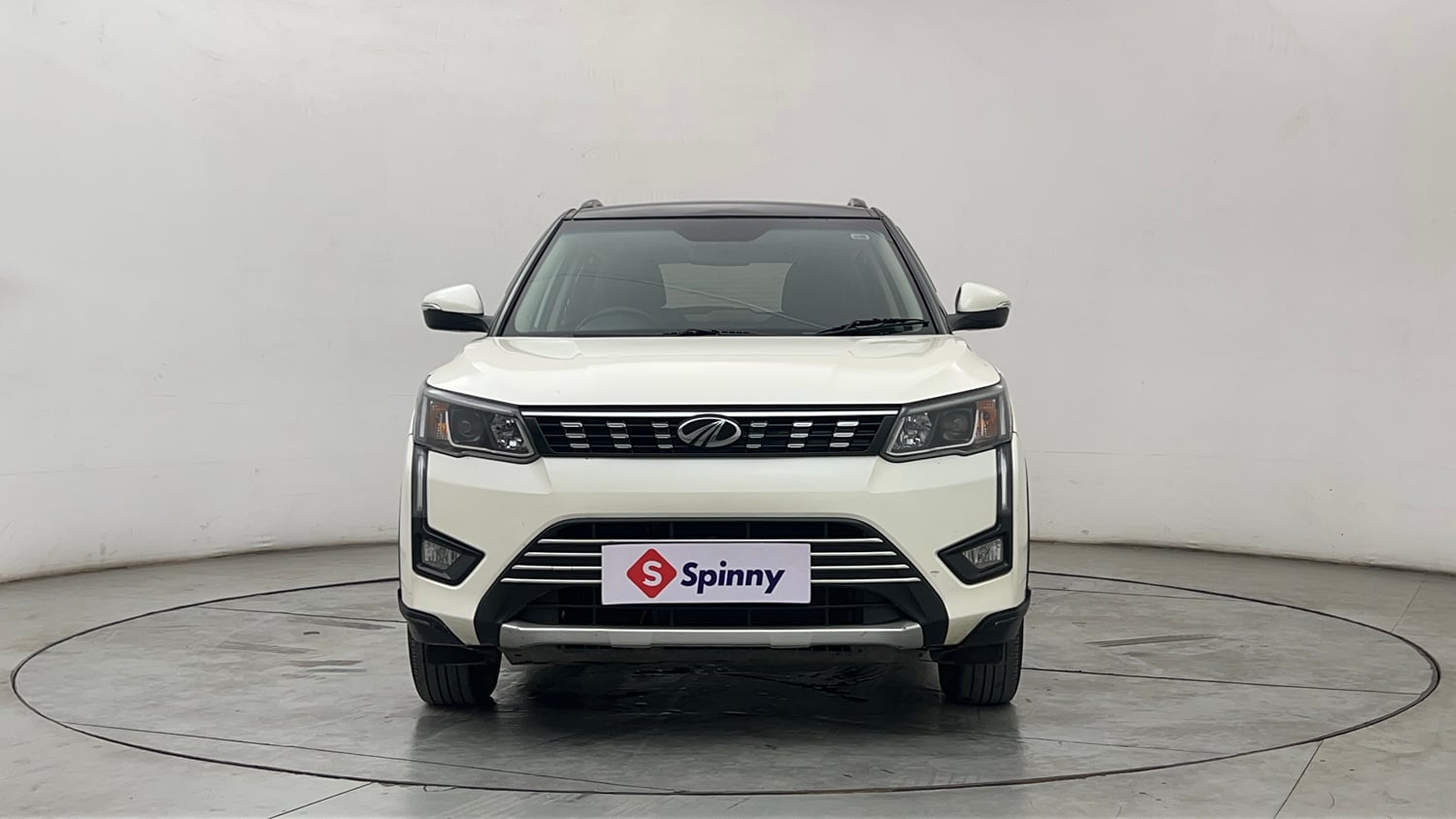 Used 2022 Mahindra XUV 300 W8 1.5 Diesel Diesel Manual exterior FRONT VIEW