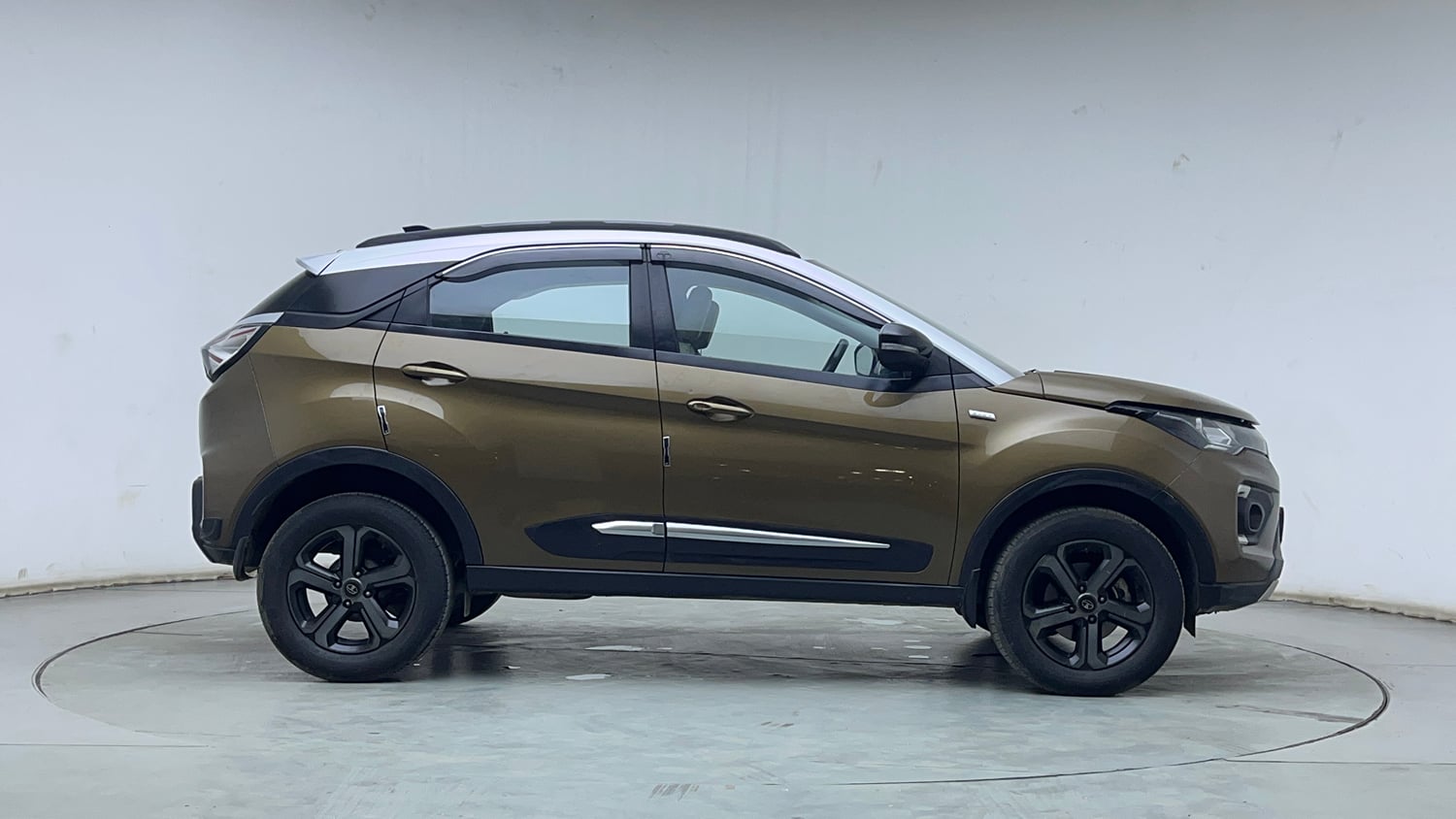 Used 2022 Tata Nexon XZA Plus (Premium) Diesel Jet Diesel Automatic exterior RIGHT SIDE VIEW