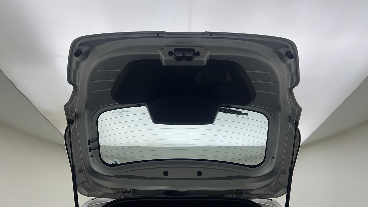 Used 2018 Ford Freestyle Titanium 1.2 Ti-VCT Petrol Manual interior DICKY DOOR OPEN VIEW