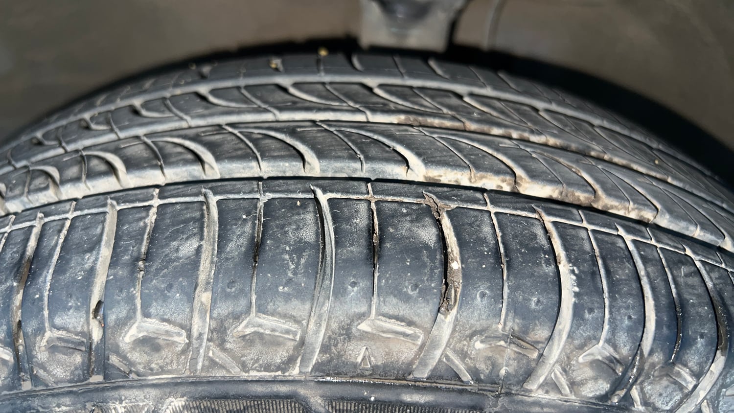 Used 2018 Maruti Suzuki Wagon R 1.0 VXI AMT Petrol Automatic tyres LEFT FRONT TYRE TREAD VIEW