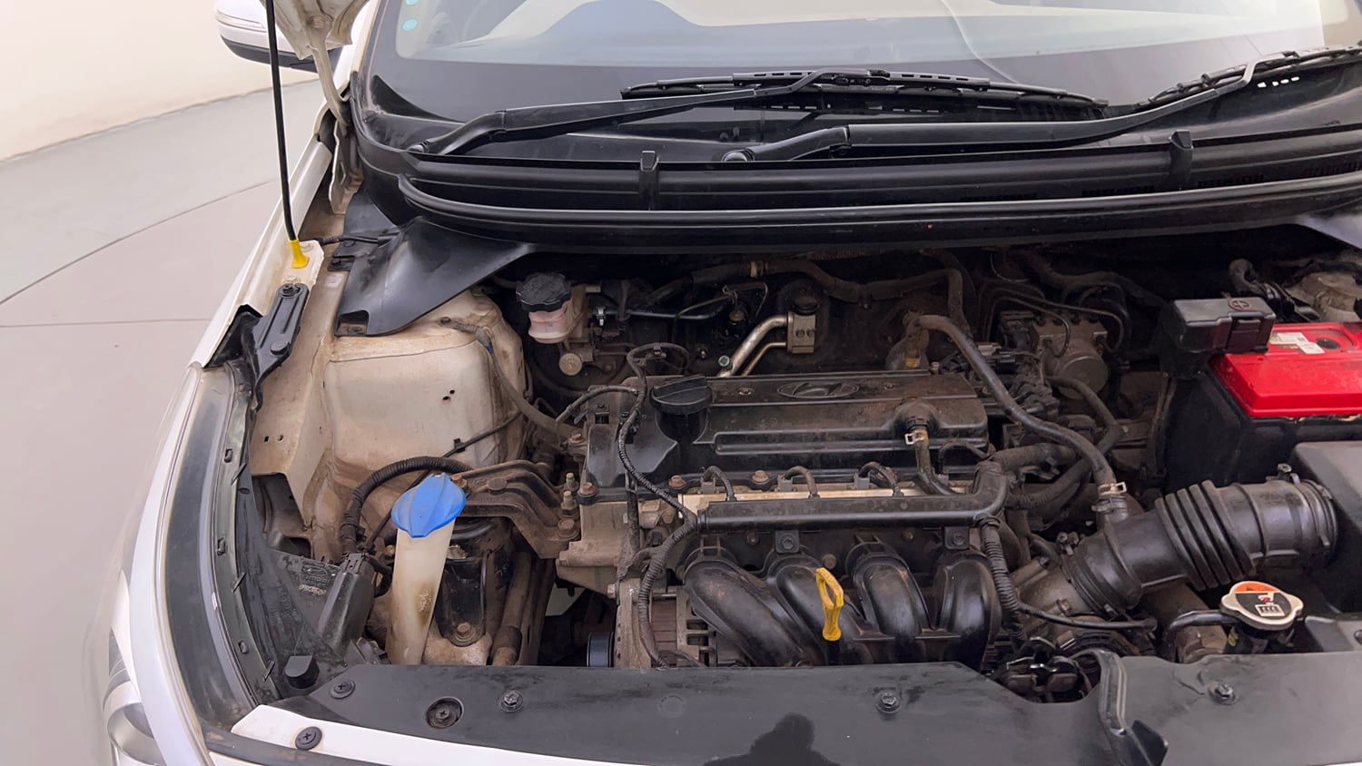 Used 2017 Hyundai Elite i20 Asta 1.2 (O) Petrol Manual engine ENGINE RIGHT SIDE HINGE & APRON VIEW