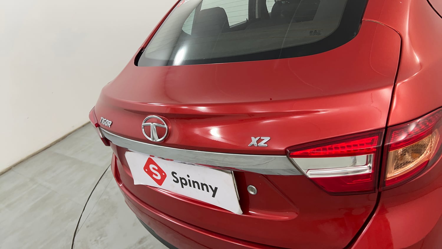 Used 2017 Tata Tigor Revotron XZ (O) Petrol Manual dents MINOR DENT