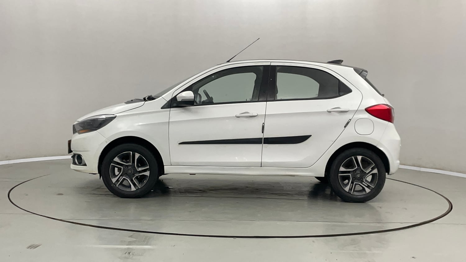 Used 2019 Tata Tiago Revotron XZ Plus Dual Tone Petrol Manual exterior LEFT SIDE VIEW
