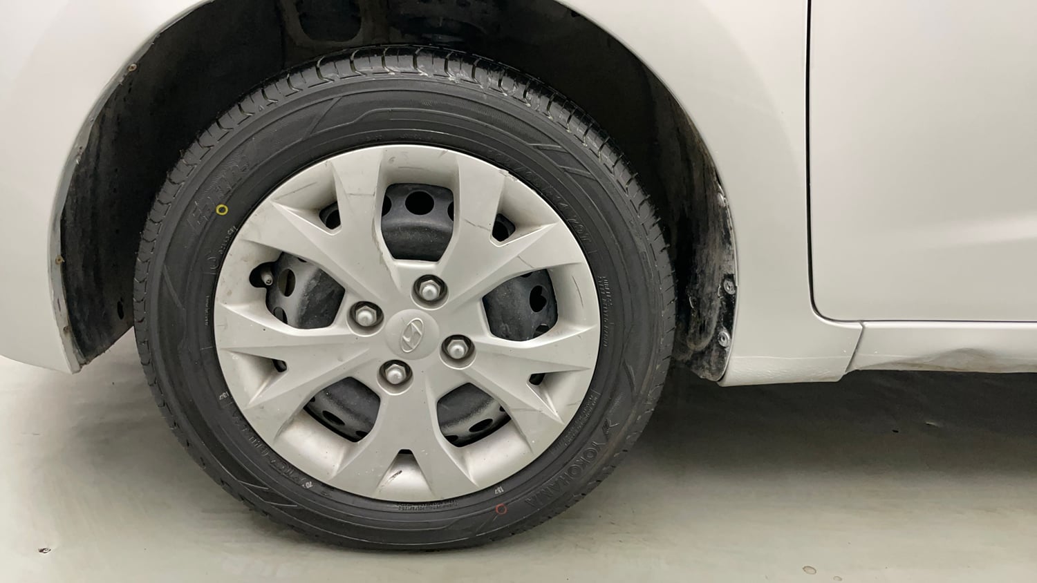 Used 2017 Hyundai Grand i10 Sportz 1.2 Kappa VTVT Petrol Manual tyres LEFT FRONT TYRE RIM VIEW