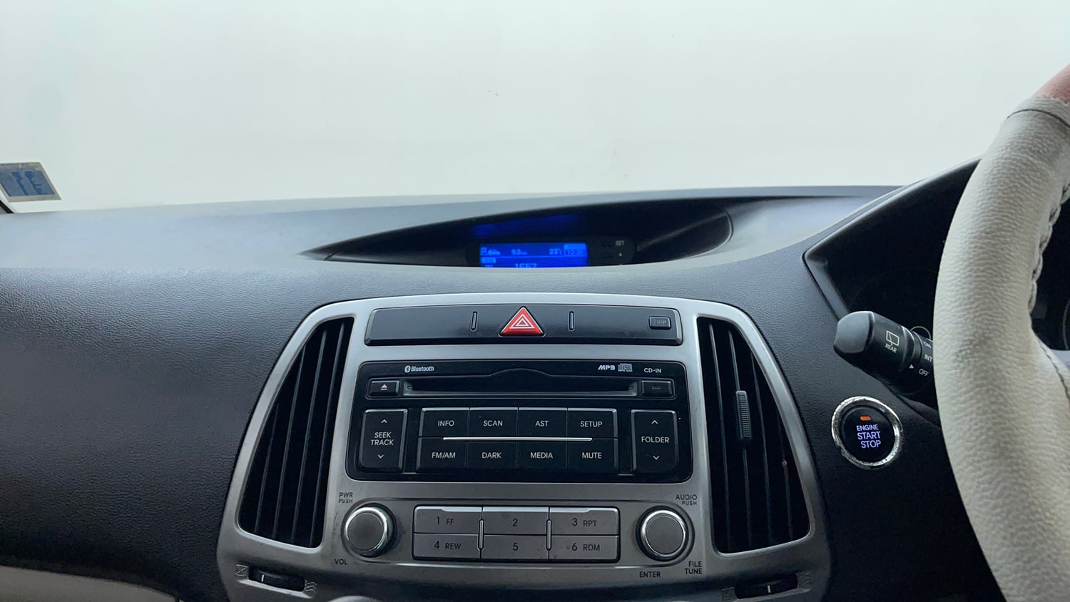 Used 2012 Hyundai i20 Asta 1.2 Petrol Manual top_features Integrated (in-dash) music system