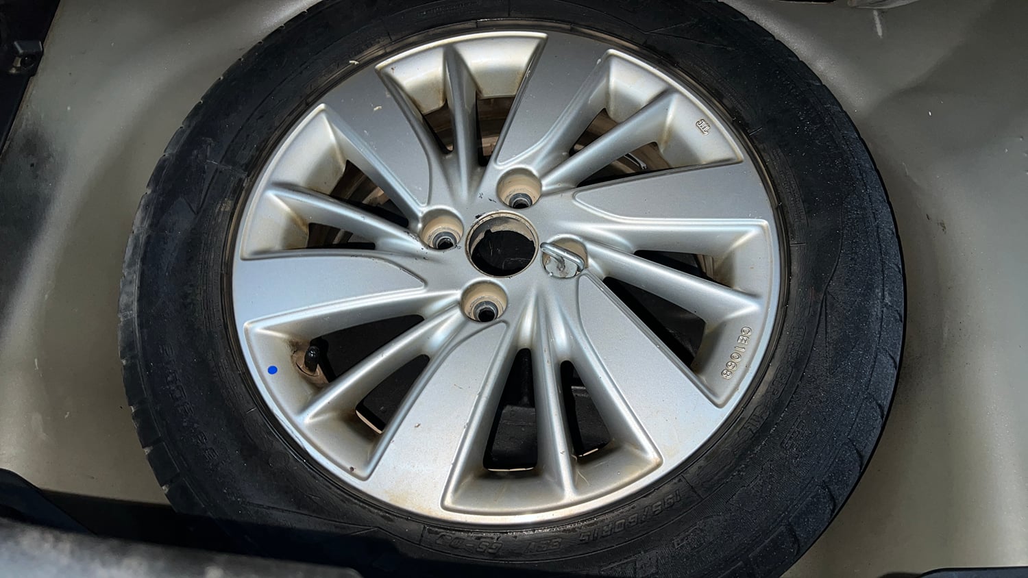 Used 2015 Maruti Suzuki Swift ZXi Petrol Manual tyres SPARE TYRE VIEW