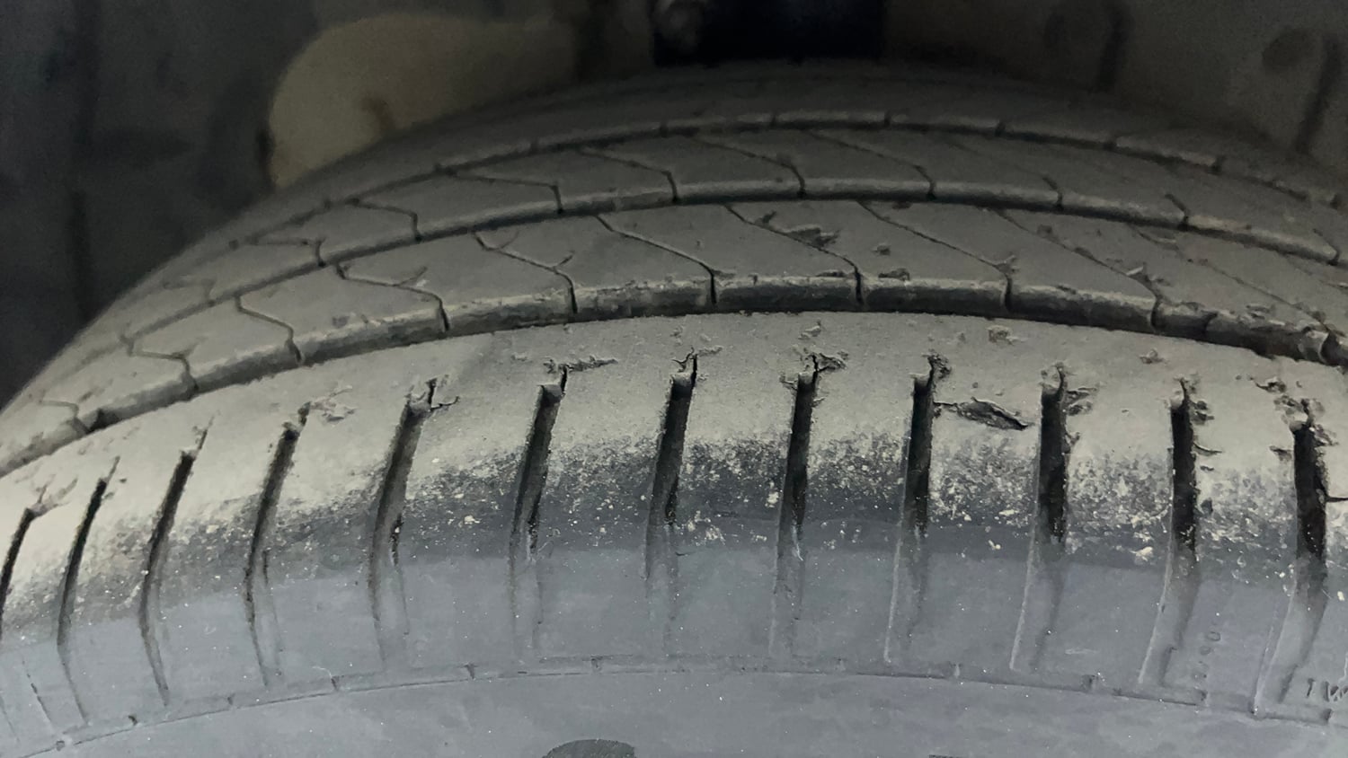 Used 2015 Ford EcoSport Titanium 1.5 TDCi (Opt) Diesel Manual tyres RIGHT FRONT TYRE TREAD VIEW