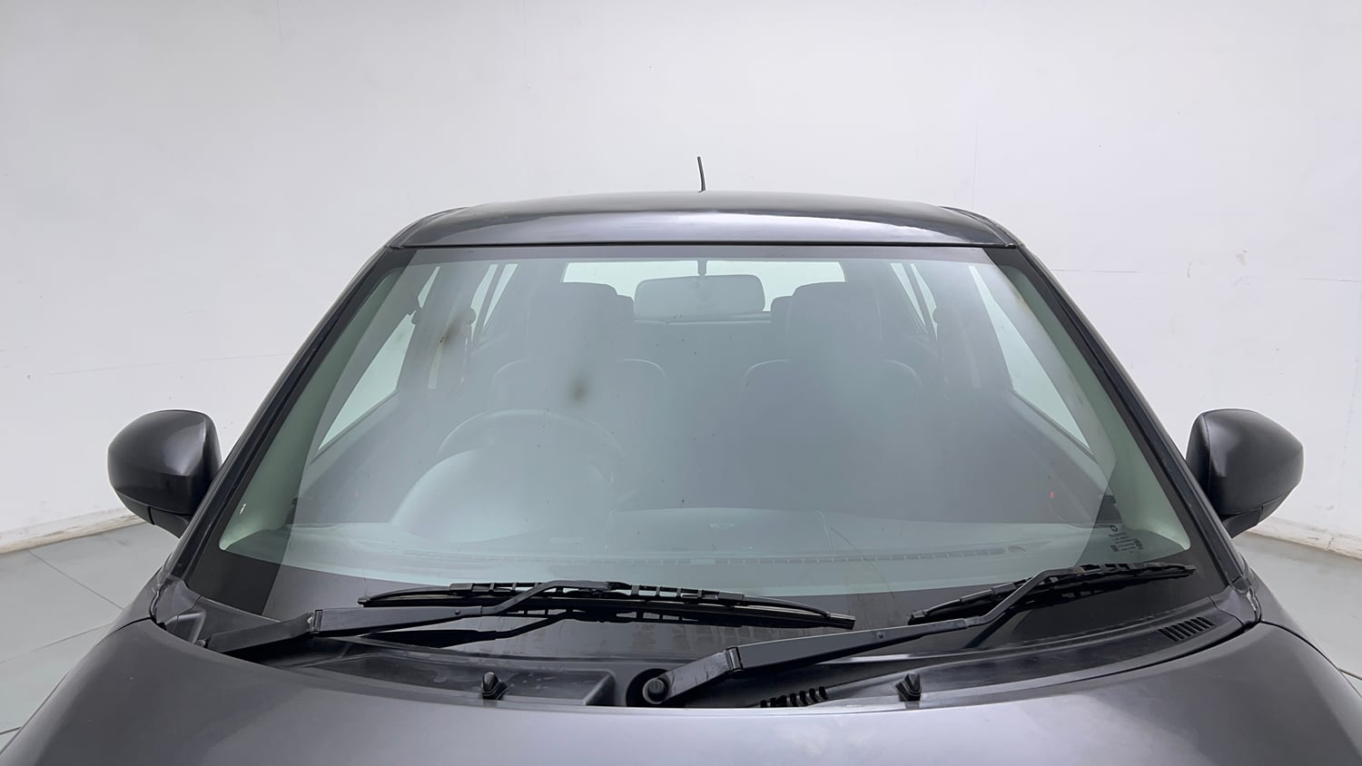 Used 2017 Maruti Suzuki Swift Lxi (O) Petrol Manual exterior FRONT WINDSHIELD VIEW