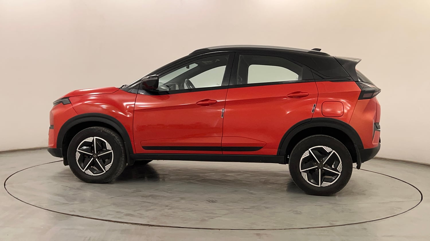 Used 2025 Tata Nexon Fearless Plus S 1.5 Revotorq Diesel 6MT DT Diesel Manual exterior LEFT SIDE VIEW