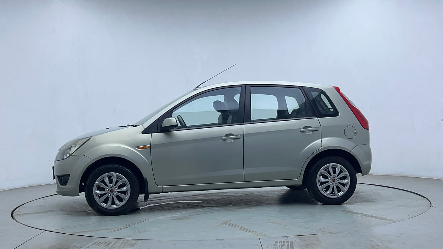 Used 2012 Ford Figo Duratec Petrol ZXI 1.2 Petrol Manual exterior LEFT SIDE VIEW