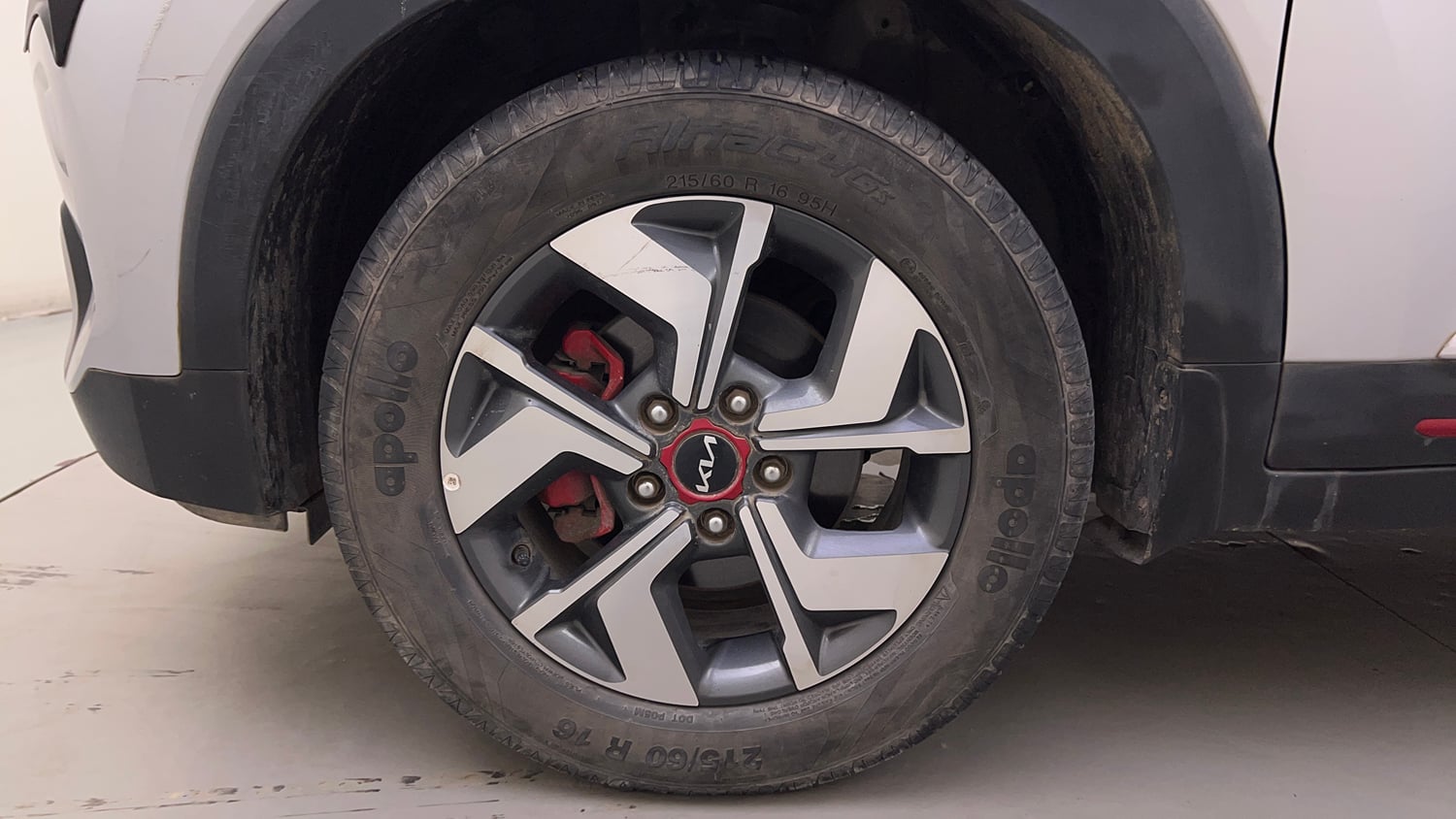 Used 2022 Kia Sonet GTX Plus 1.0 DCT Petrol Automatic tyres LEFT FRONT TYRE RIM VIEW