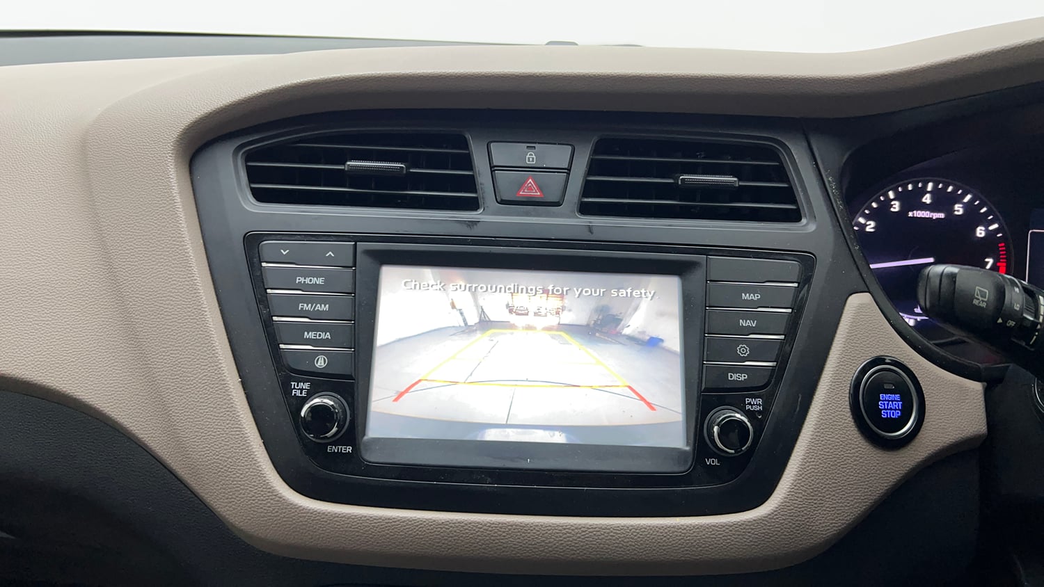 Used 2017 Hyundai Elite i20 Asta 1.2 (O) Petrol Manual top_features Rear camera